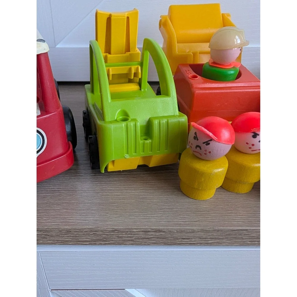 Vintage Fisher-Price Little People Lot with Hospital and Construction Toys - Picture 8 of 12
